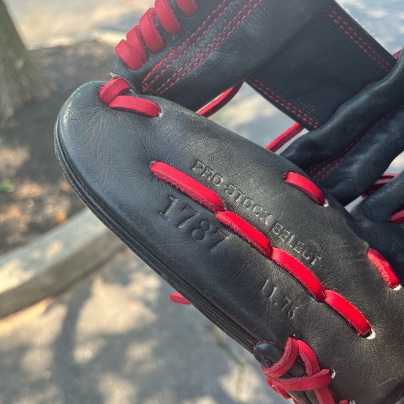 Wilson 1787 - 11 3/4 Inch Infield Glove - Picture 3 of 4